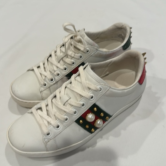 Authentic Gucci sneakers with pearl and spikes design - Picture 2 of 13